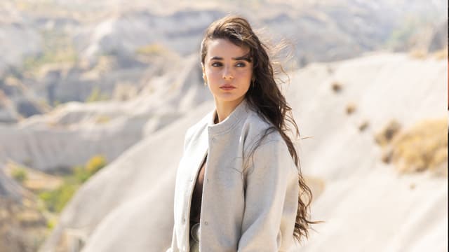 مشهد من الحلقة 5 من مسلسل نصف الام: نازلي محتارة بعد شكها بعاصم