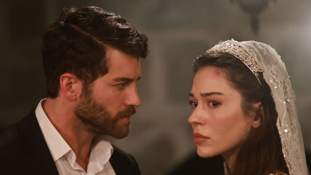 مشهد من الحلقة 2 من مسلسل حبي البحر الاسود: كوزاي يدفع ثمن قراره