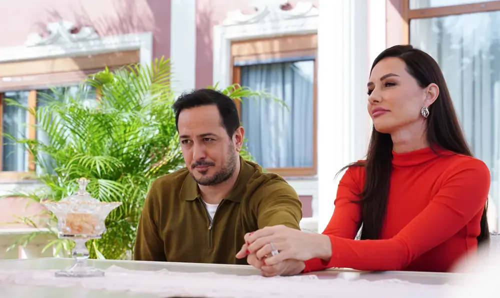 مشهد من الحلقة 8 من مسلسل القهوة المالحة: خاتون تترك البيت وسط توتر العرس