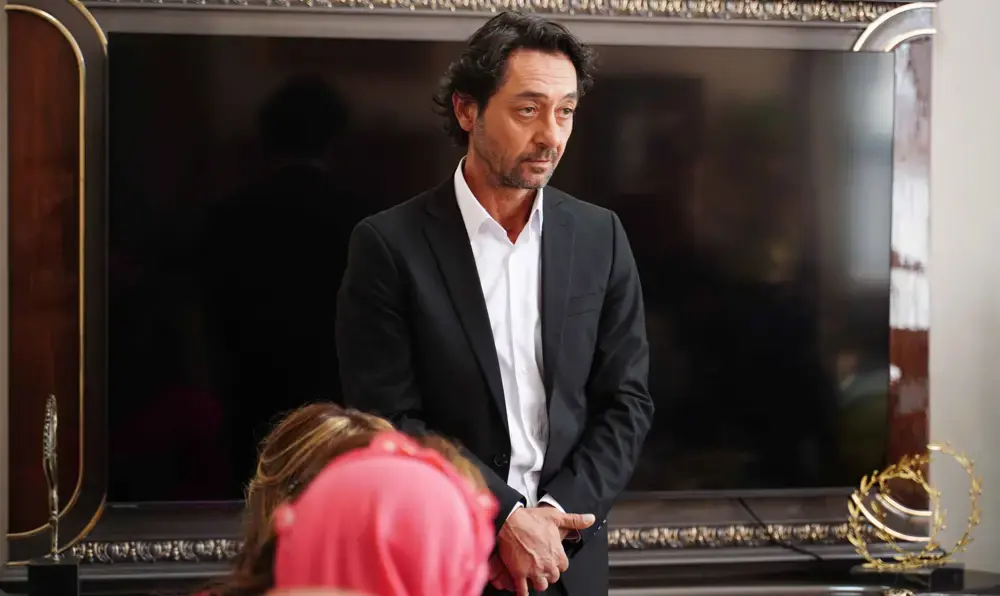 صورة من الحلقة 8 من مسلسل القهوة المالحة (1)